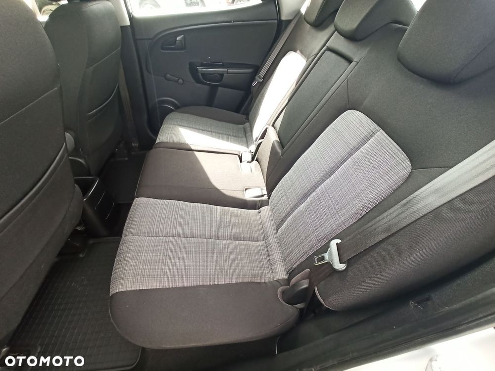 Kia Venga - 7