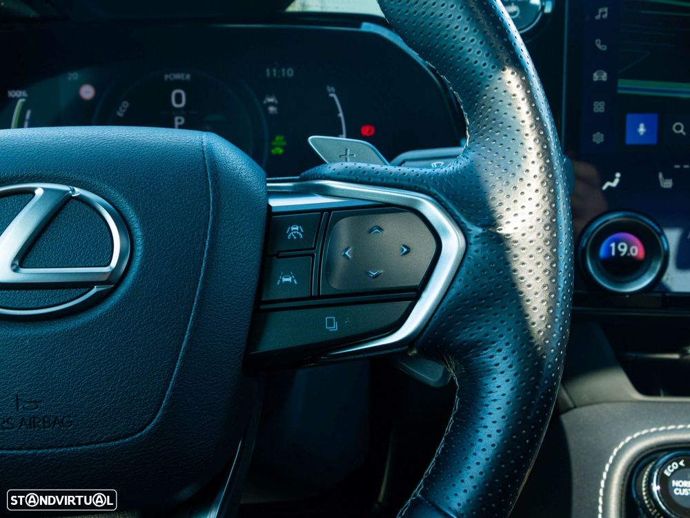 Lexus NX 450h+ F Sport - 32