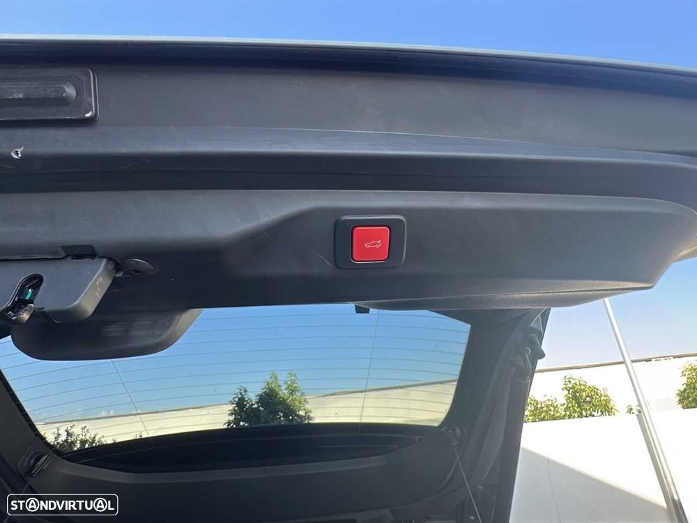 Peugeot E-3008 73 kWh GT - 12