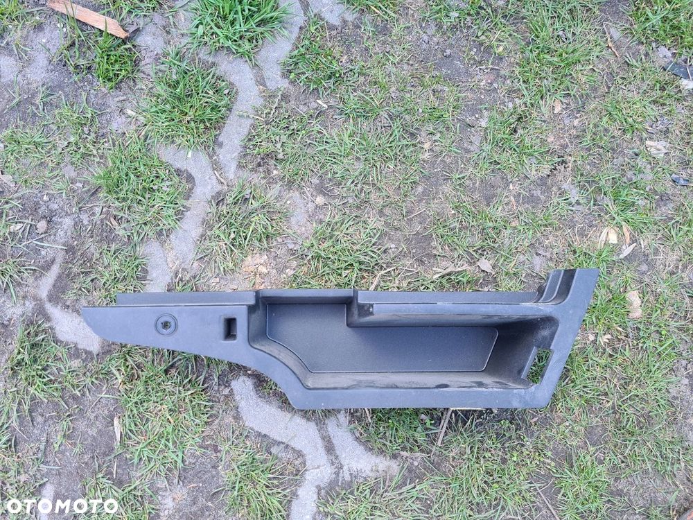 Lexus UX schowek boczek bagażnika