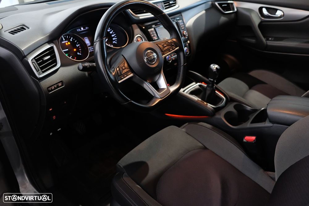 Nissan Qashqai 1.5 dCi N-Connecta J18+Led - 11