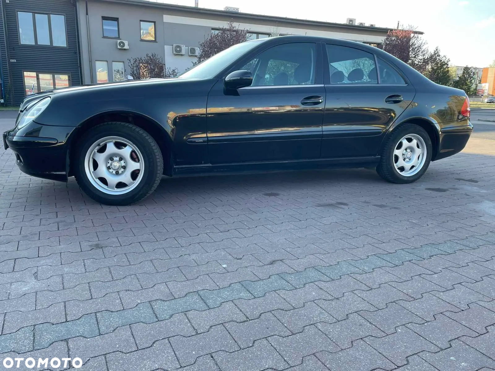 Mercedes-Benz Klasa E 200 CDI Classic - 3