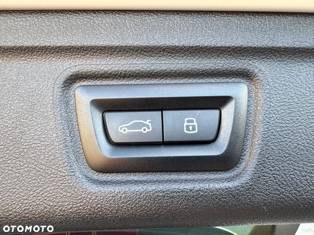 BMW Seria 3 320i Touring M Sport - 26