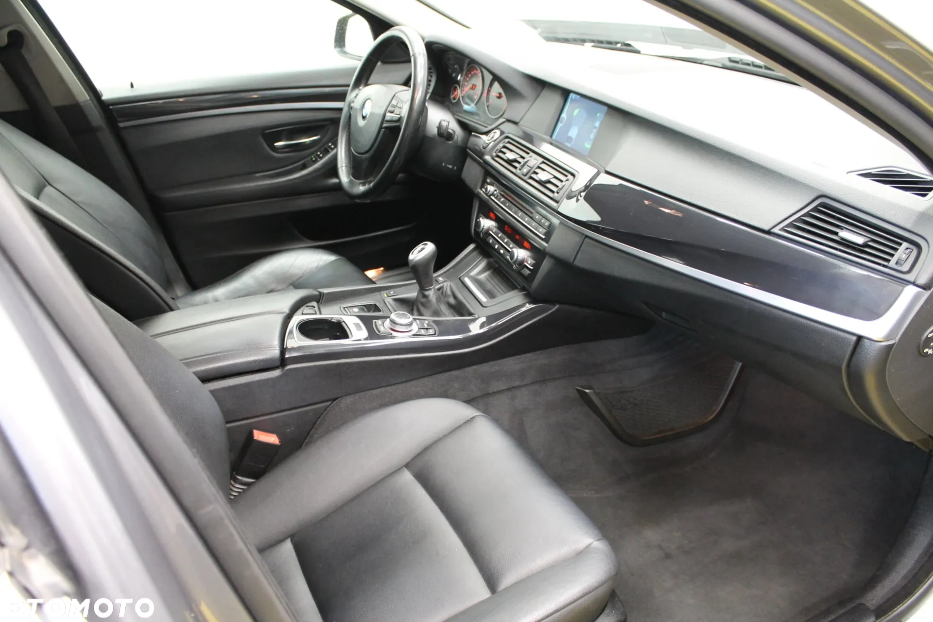 BMW Seria 5 525d Touring - 16