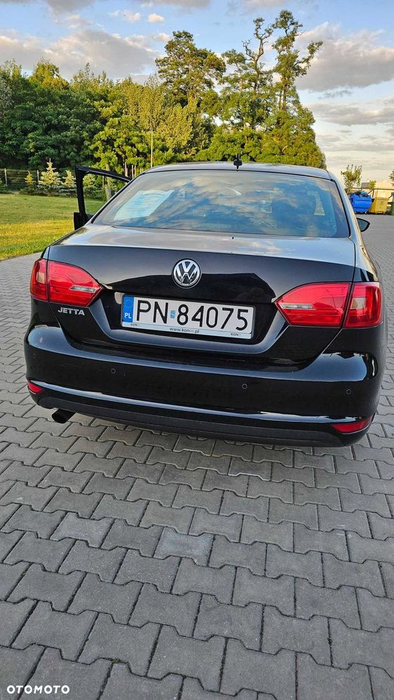 Volkswagen Jetta - 2