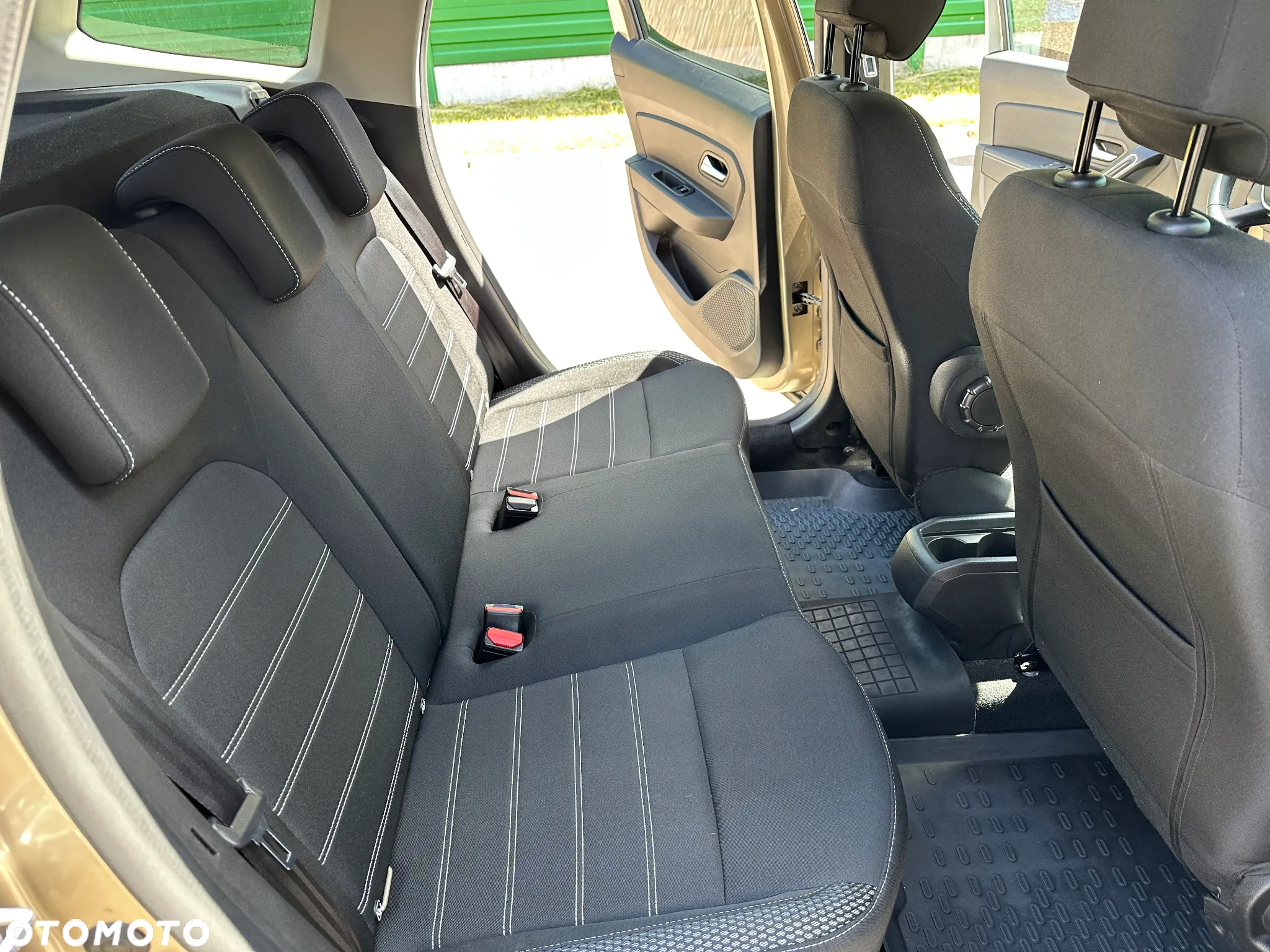 Dacia Duster 1.6 SCe S&S - 11