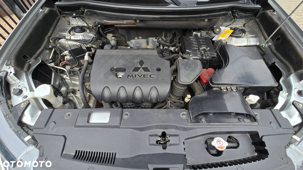 Mitsubishi Outlander - 9