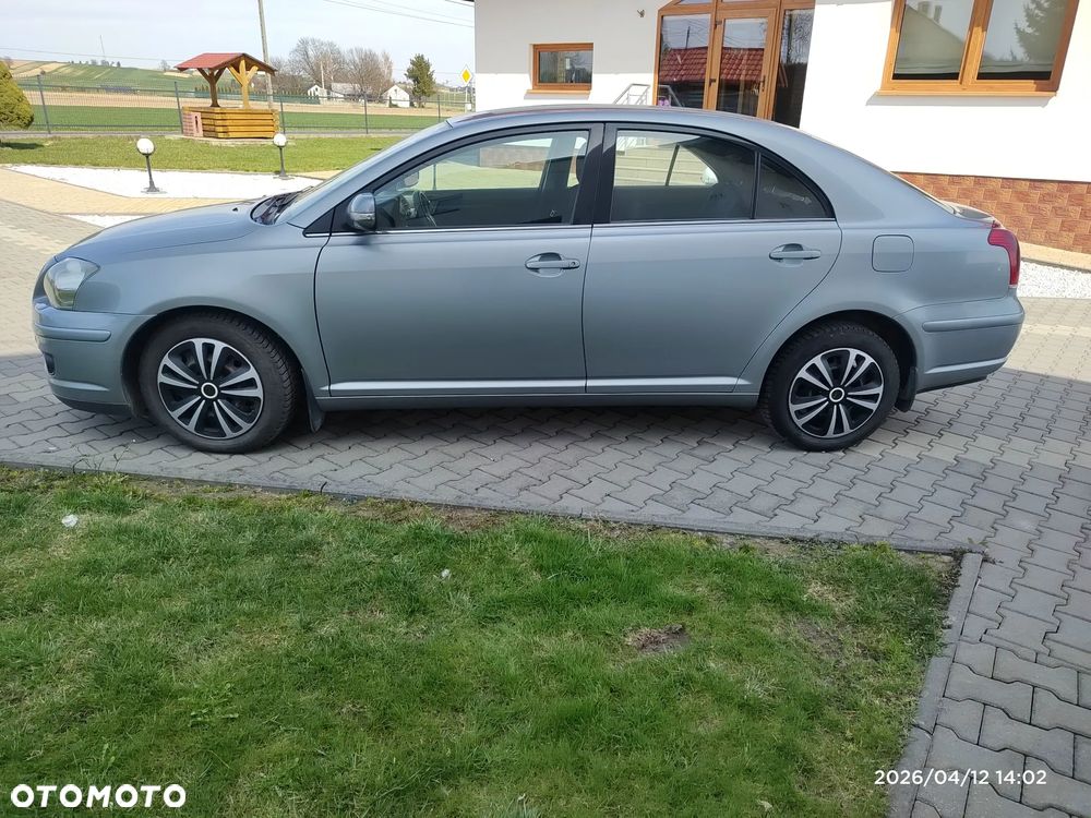 Toyota Avensis 2.2 D-4D Sol NAVI - 1