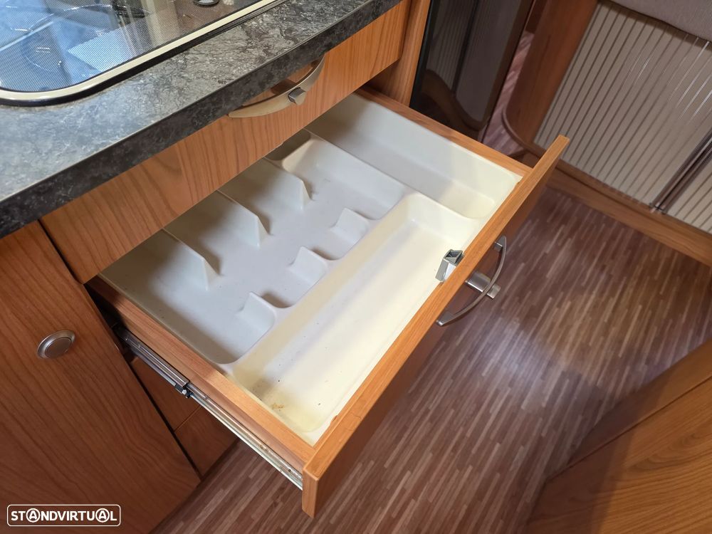 Burstner Aviano 725i cama central - 13
