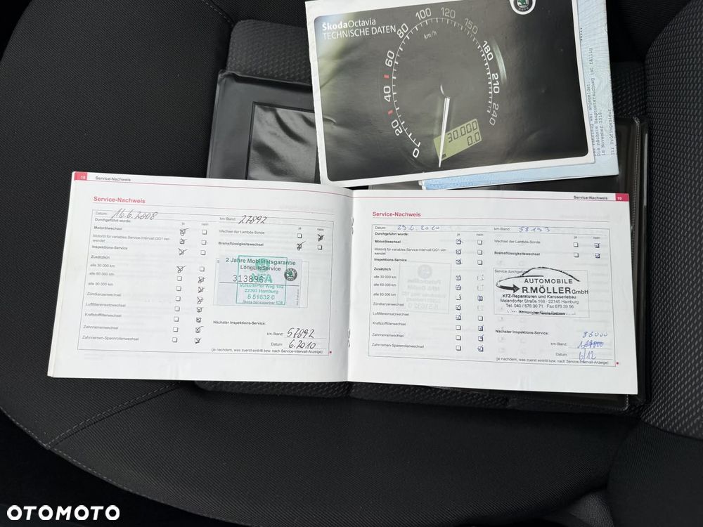 Skoda Octavia 1.6 Combi Ambiente - 32