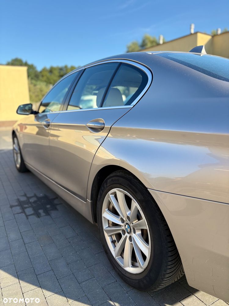 BMW Seria 5 525d xDrive - 6