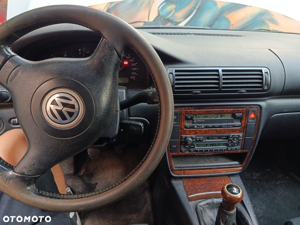 Volkswagen Passat 1.9 TDI Highline - 11