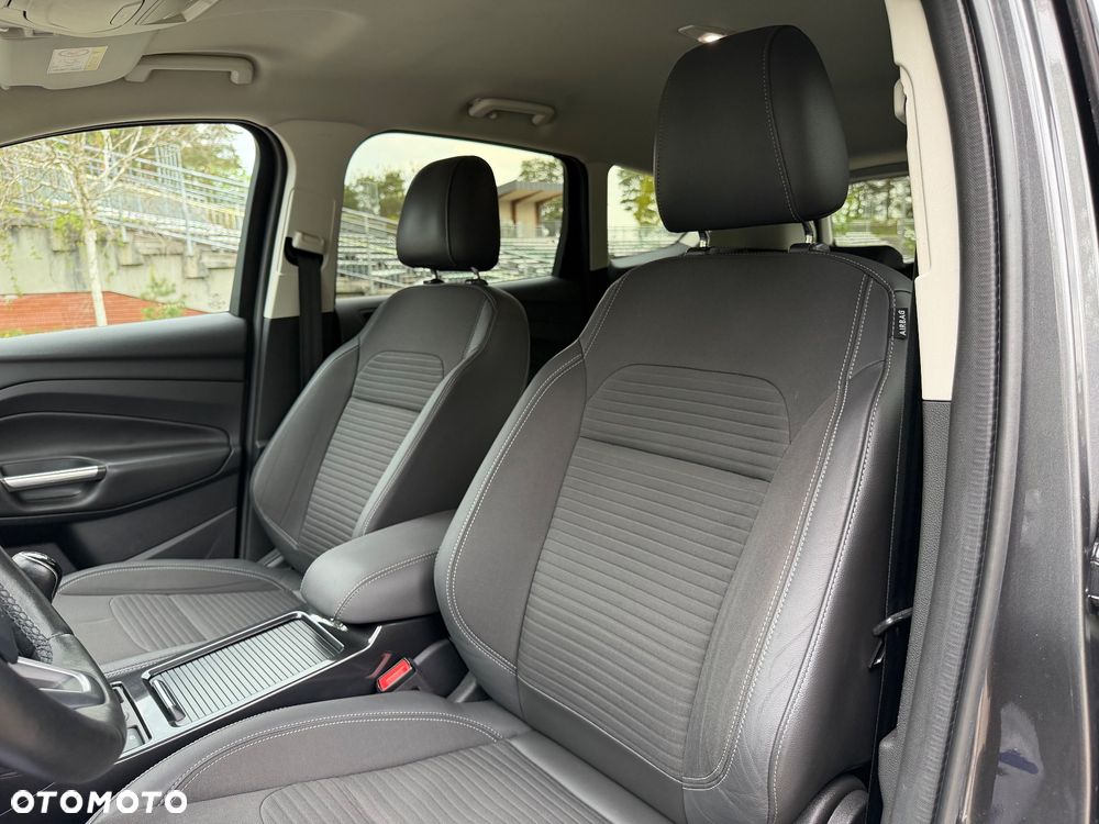 Ford Kuga 2.0 TDCi 2x4 Titanium - 16
