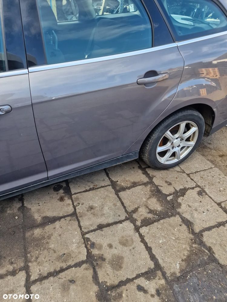 Drzwi  lewy tył ford  Focus  mk3 kombi w kolorze  VB - 1