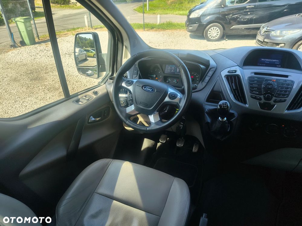 Ford Tourneo Custom - 24