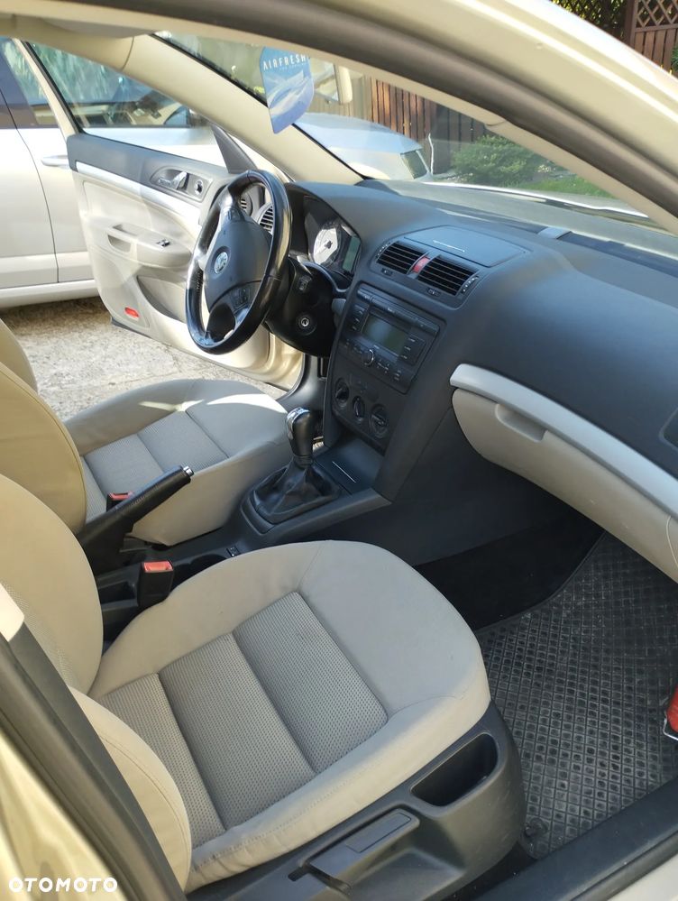 Skoda Octavia 1.6 Ambiente - 15