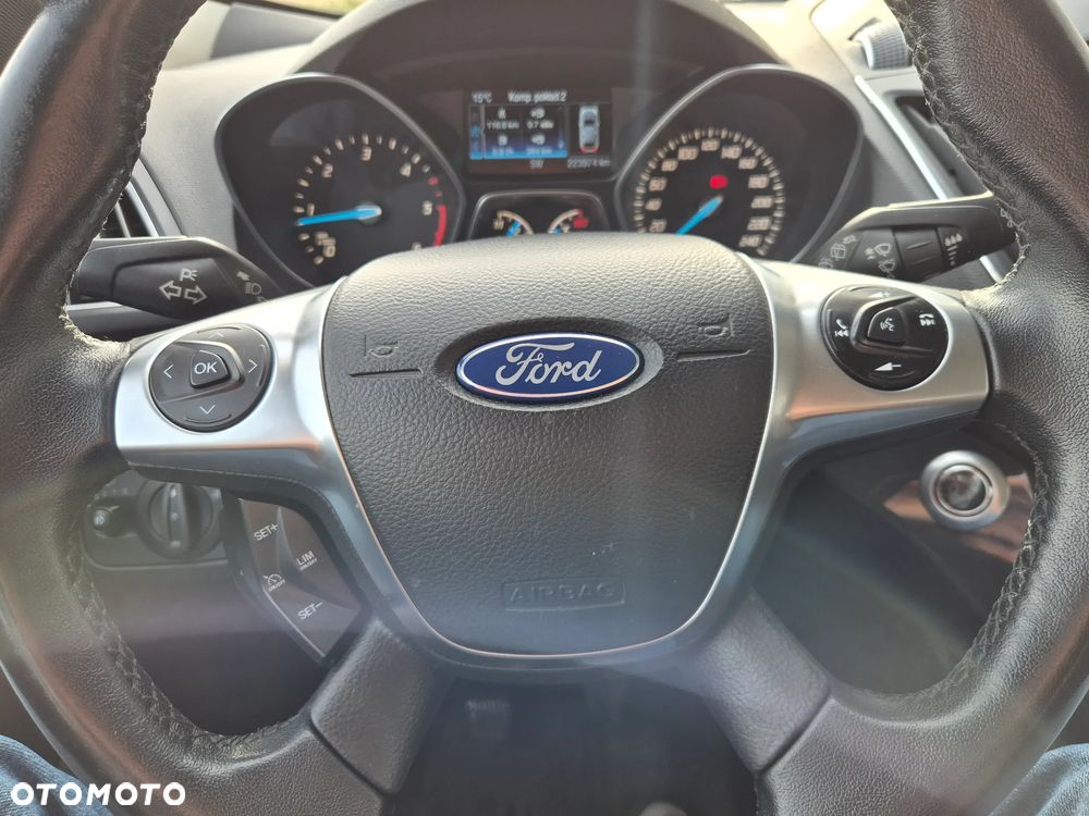 Ford Kuga 2.0 TDCi 2x4 Titanium - 22
