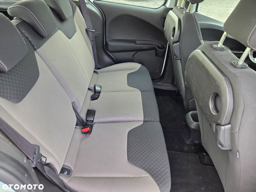 Ford Tourneo Courier - 10