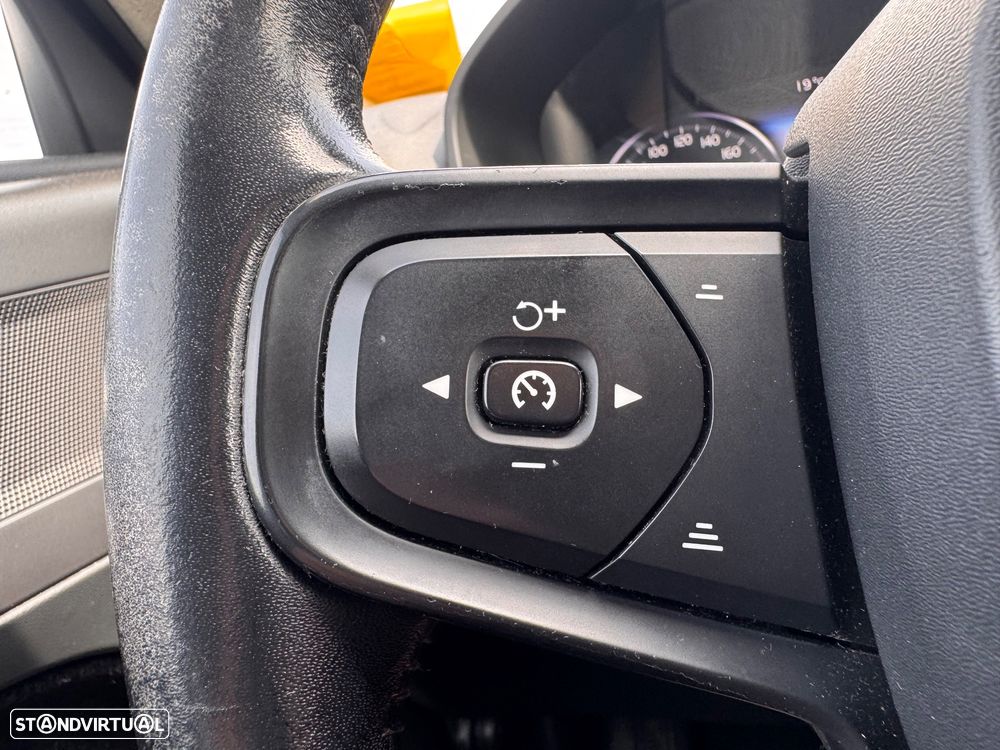Volvo XC 40 2.0 D3 Momentum Geartronic - 21
