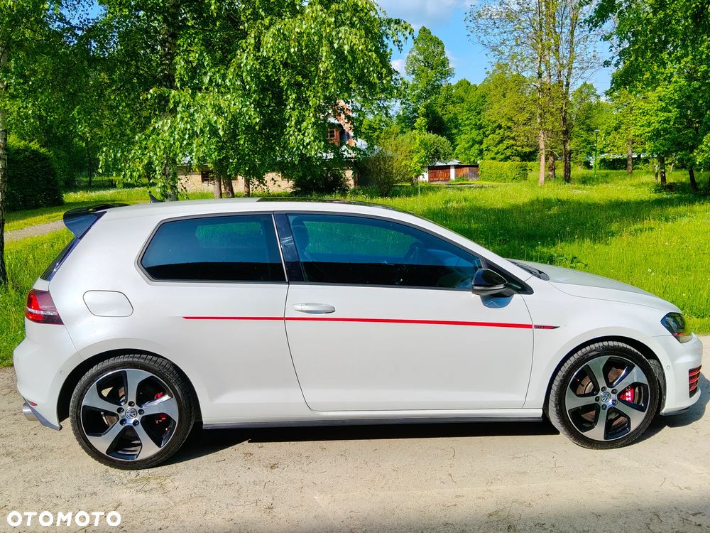 Volkswagen Golf - 10