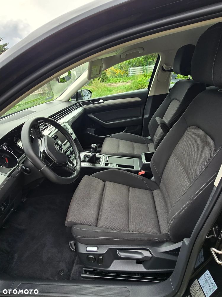 Volkswagen Passat 2.0 TDI SCR Comfortline - 19