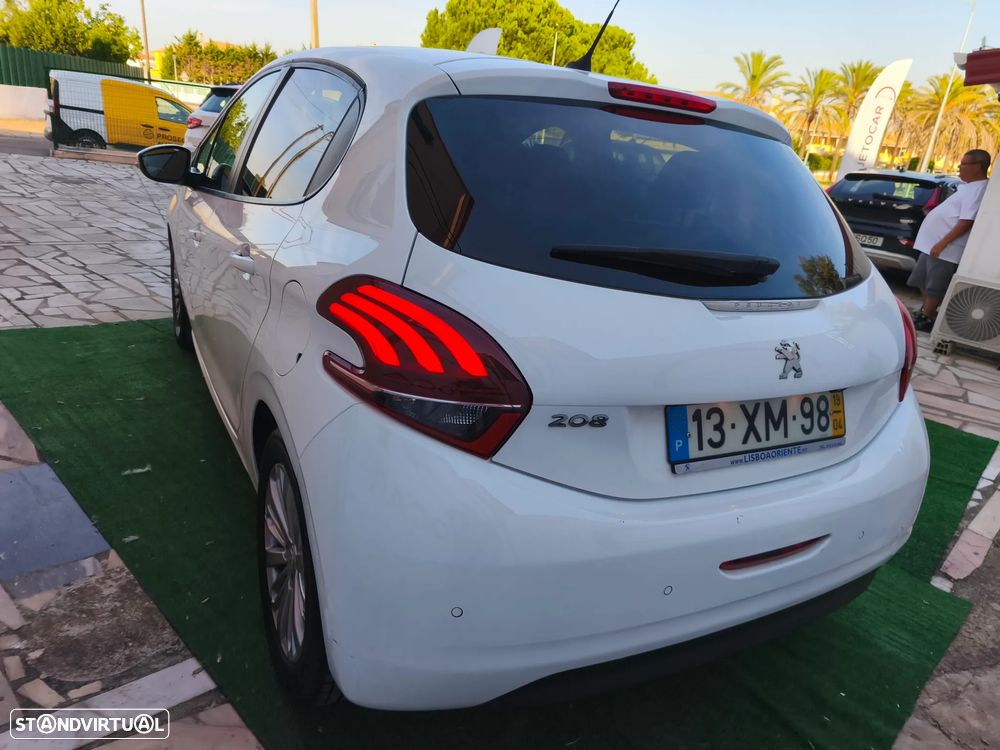 Peugeot 208 1.2 PureTech Signature - 5