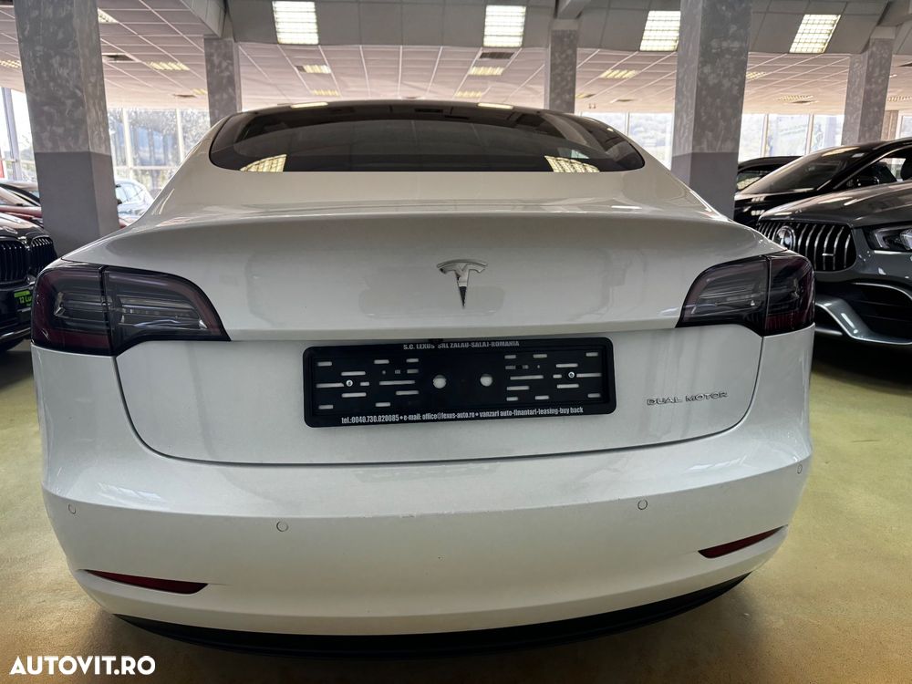 Tesla Model 3 - 10