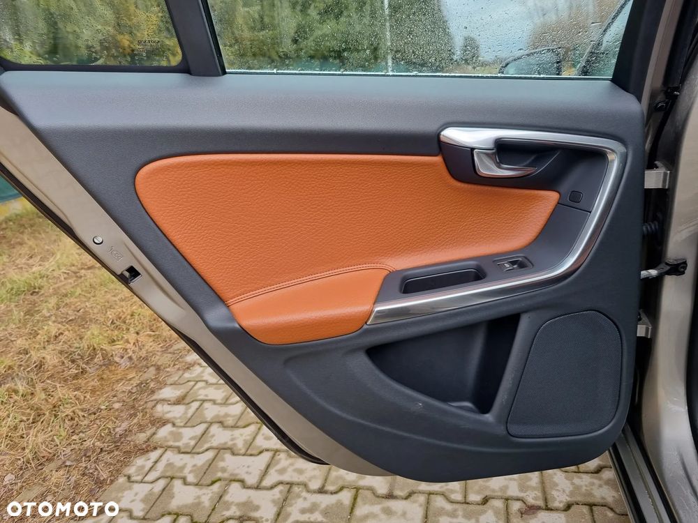 Volvo S60 D3 Summum - 24