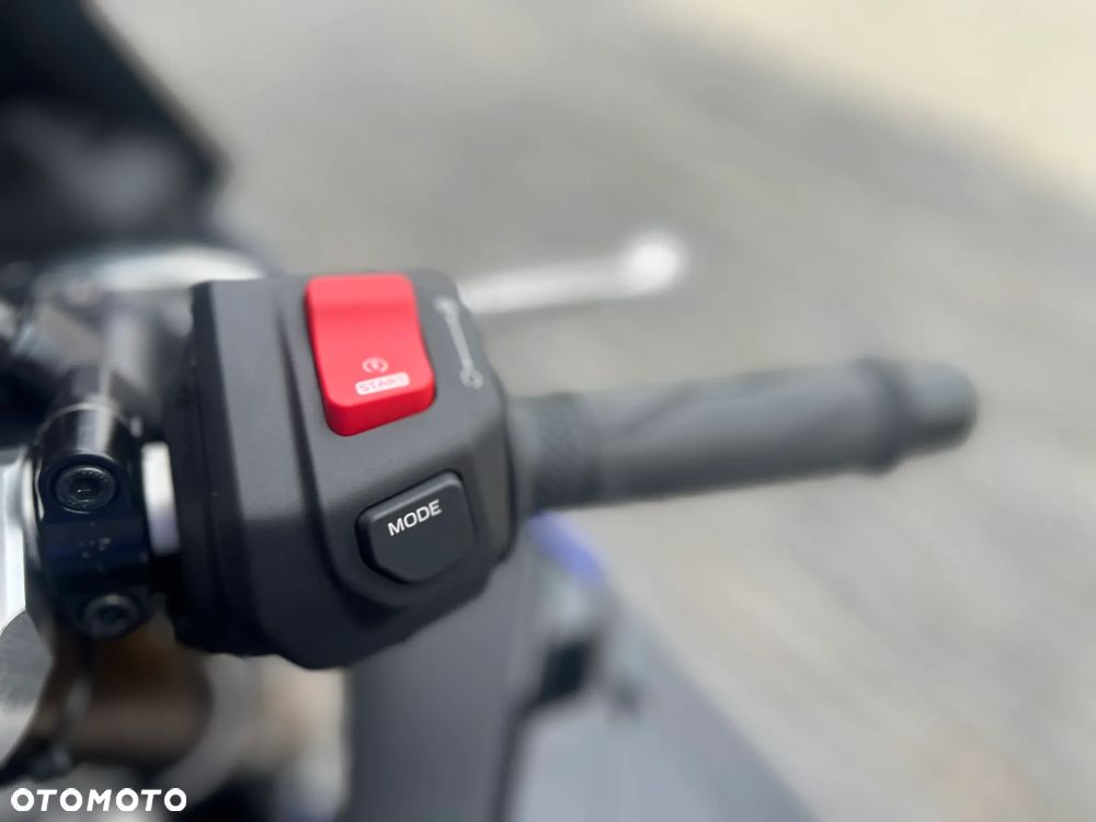 Yamaha R9 - 20
