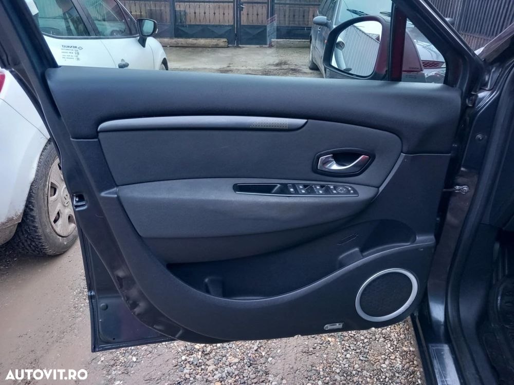 Renault Scenic 2.0 16V 140 CVT Bose Edition - 17