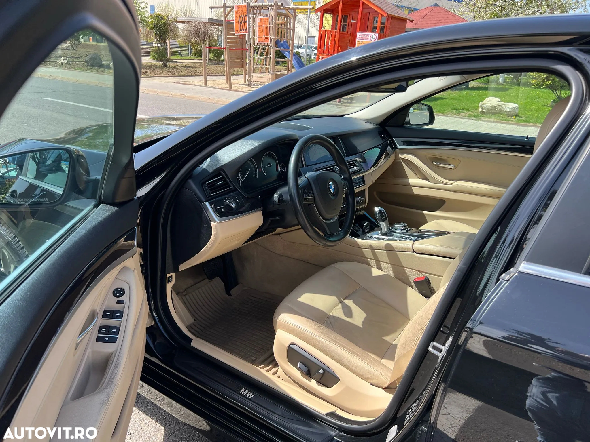 BMW Seria 5 525d xDrive AT - 5