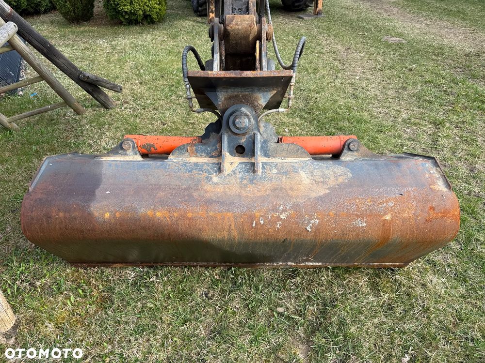 Case 695ST - 8