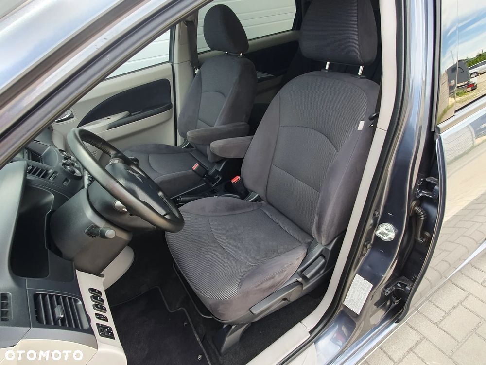 Mitsubishi Grandis 2.4 Motion - 25