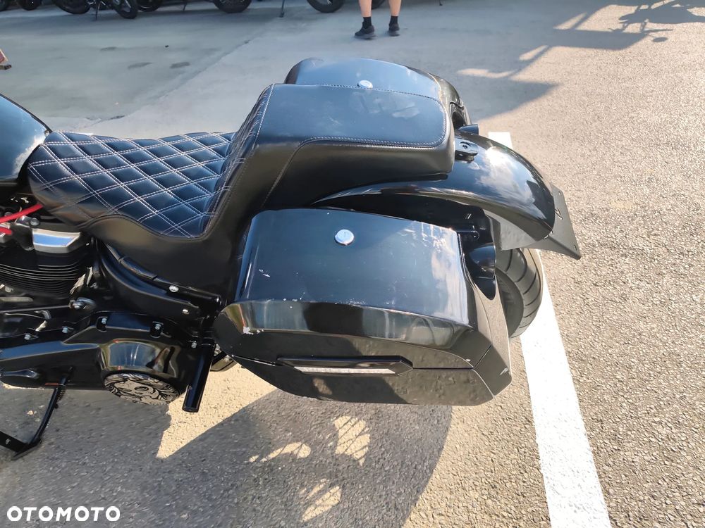 Harley-Davidson Softail Street Bob - 21
