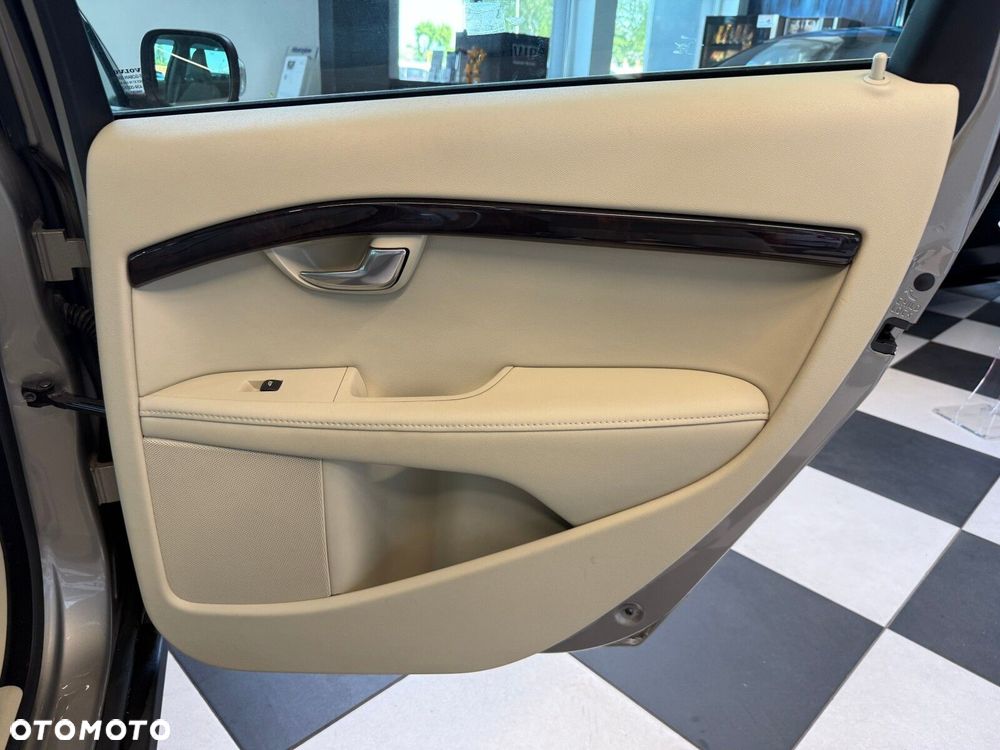 Volvo XC 70 - 12