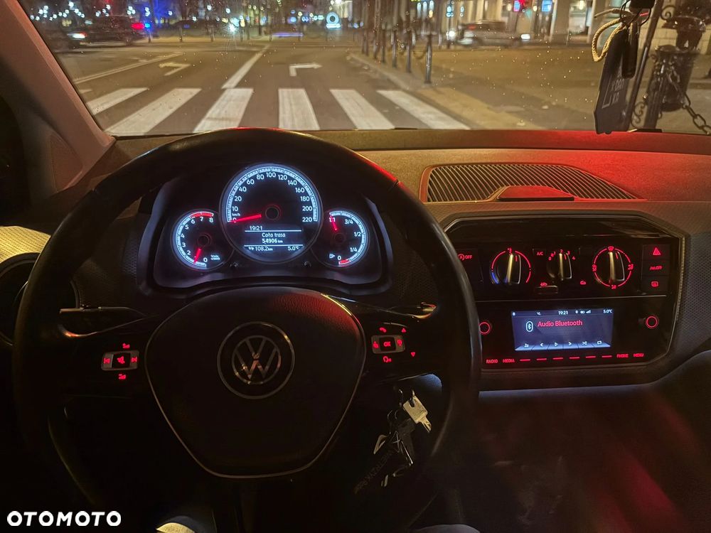 Volkswagen up! Active - 12