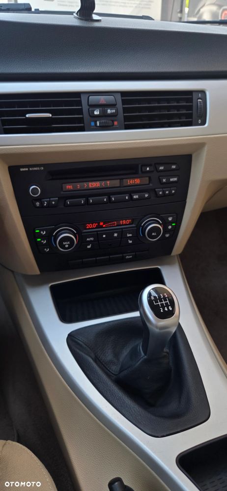 BMW Seria 3 318d DPF Edition Exclusive - 26