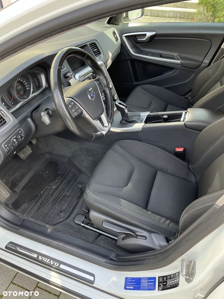 Volvo V60 T3 Drive-E Dynamic Edition (Kinetic) - 9