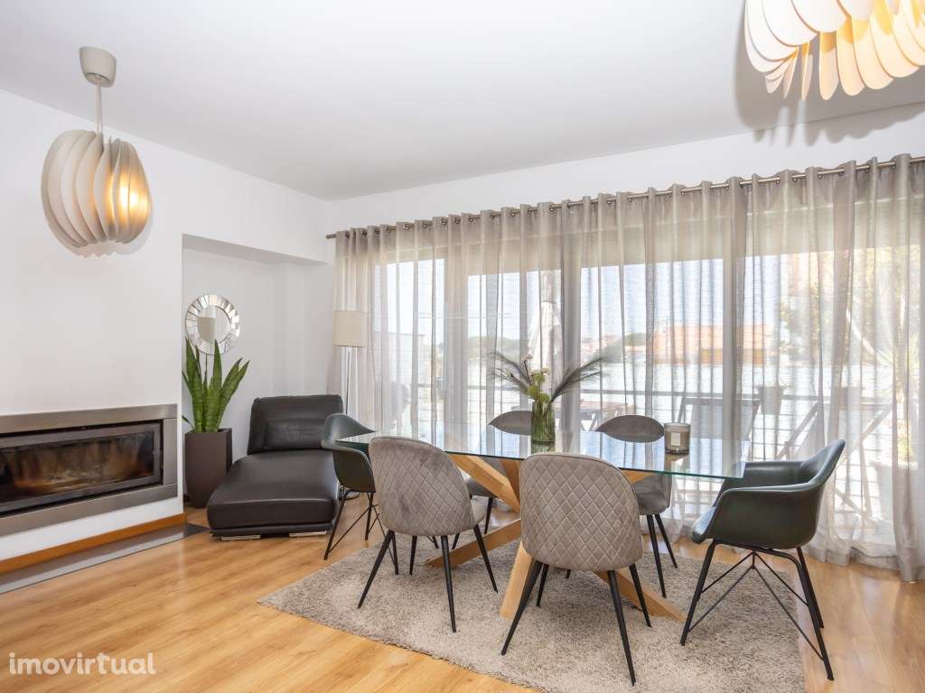 Moradia em Banda T3+1, arquitetura contemporânea com garagem e pisc... - Grande imagem: 2/55