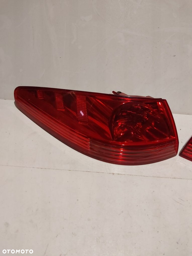 Peugeot 607 lift sedan prawa lewa tylna lampa tył w błotnik prawy lewy - 3