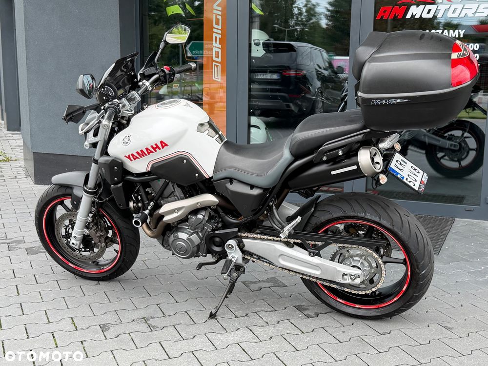 Yamaha MT - 28