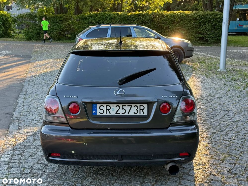 Lexus IS 300 Sport - 8