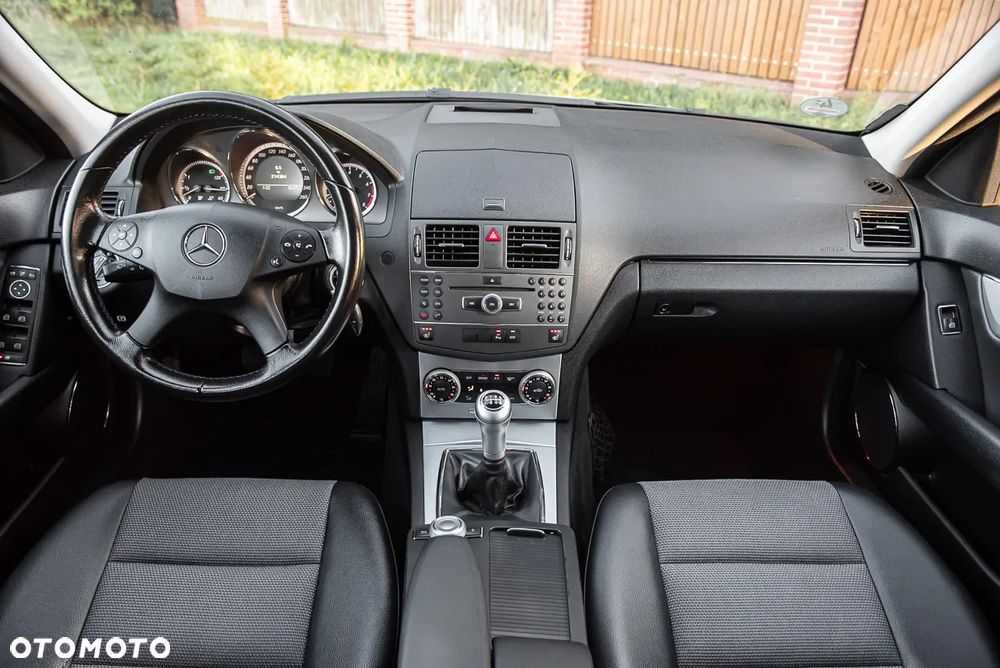 Mercedes-Benz Klasa C 180 BlueEFFICIENCY Avantgarde - 24