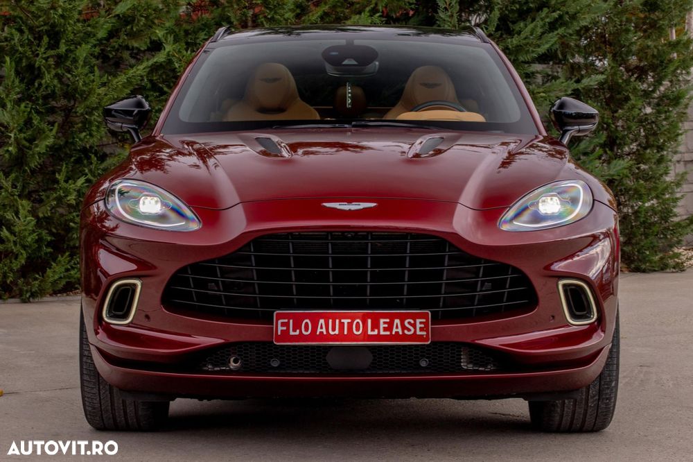Aston Martin DBX - 8