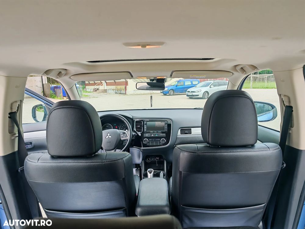 Mitsubishi Outlander - 25