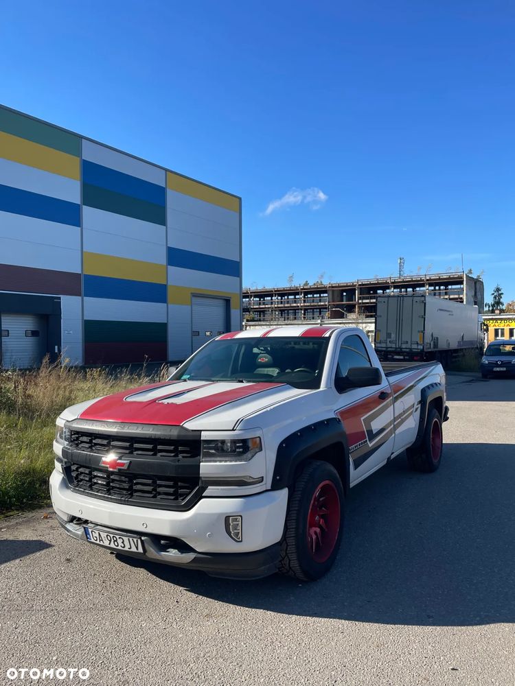 Chevrolet SILVERADO - 1