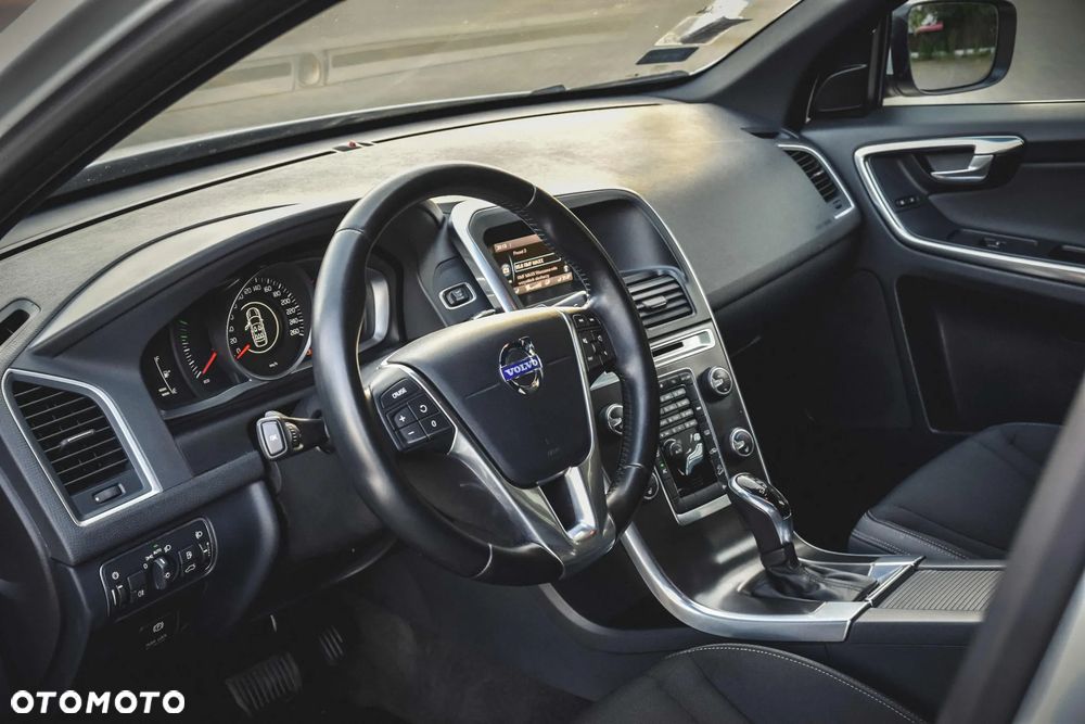 Volvo XC 60 2.4D AWD Momentum - 24