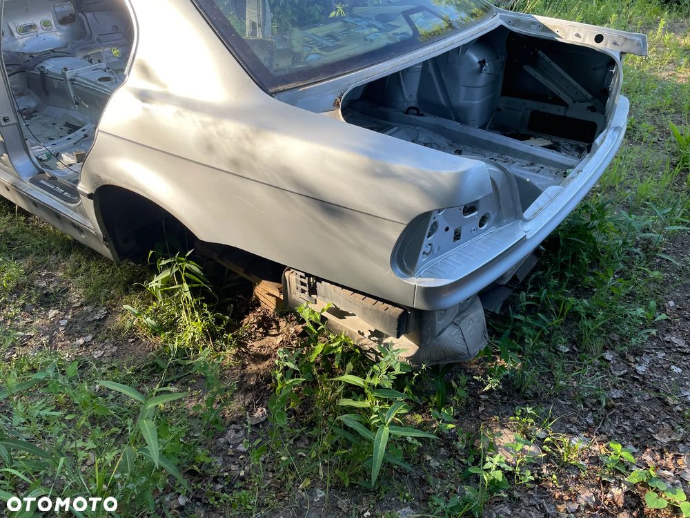 Karoseria buda kasta Bmw e38 ładna bez korozji z ciepłego kraju - 13