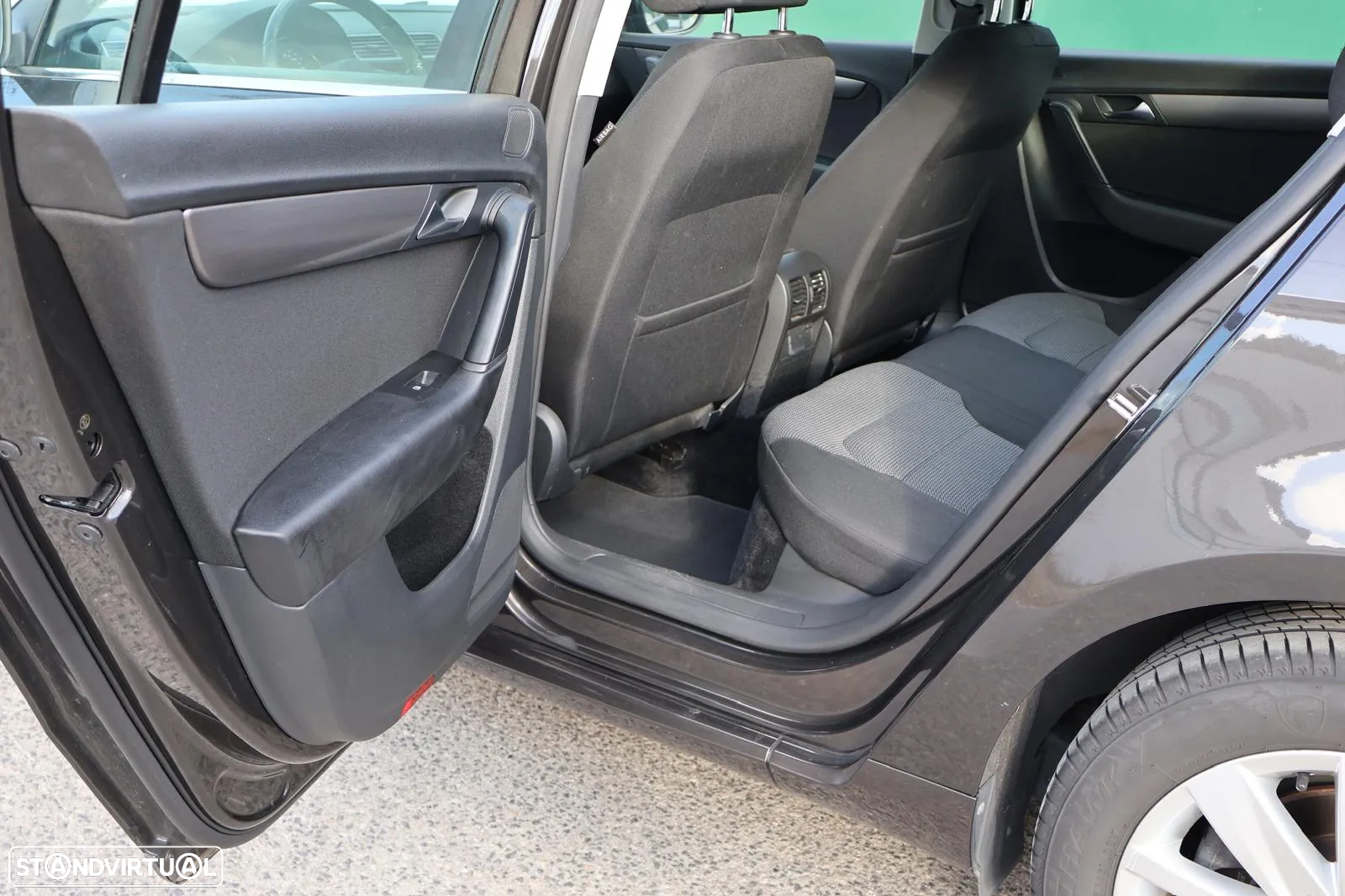 VW Passat 1.6 TDI BlueMotion - 33