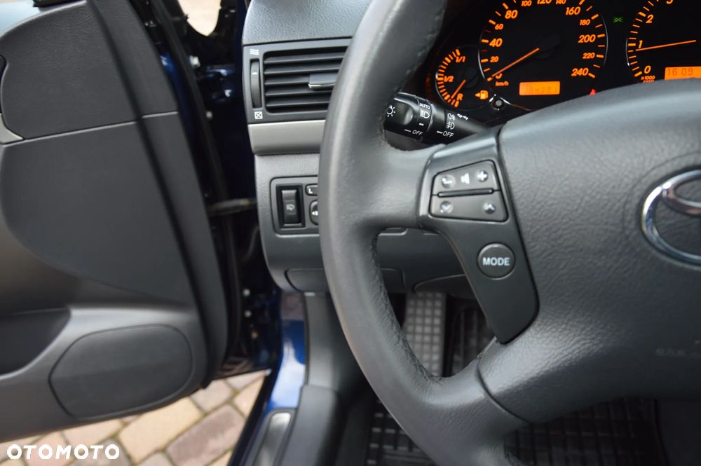 Toyota Avensis 1.8 VVT-i Sol - 23